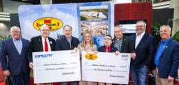 Children’s Healthcare of Atlanta Receives Checks from Henning Companies and USPOULTRY at 2023 IPPE